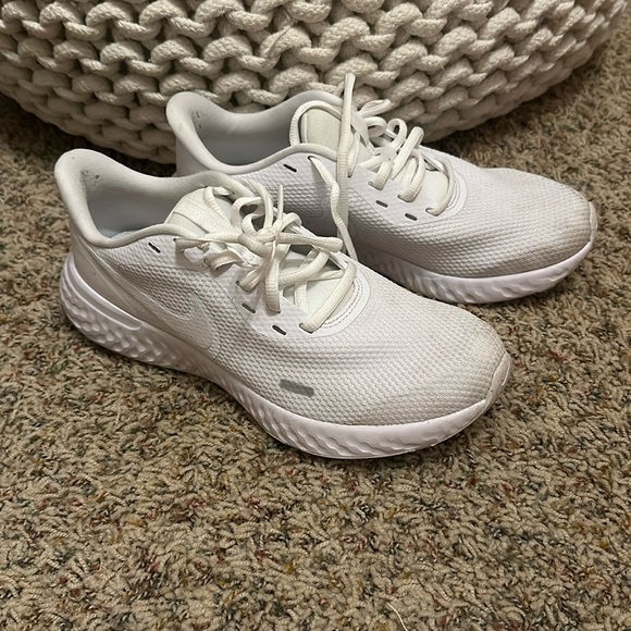 Nike Revolution 5 White - Picture 1 of 5